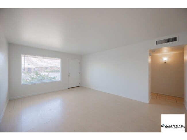 Foto del edificio - Stylish 2/2 Mesa Duplex Unit!
