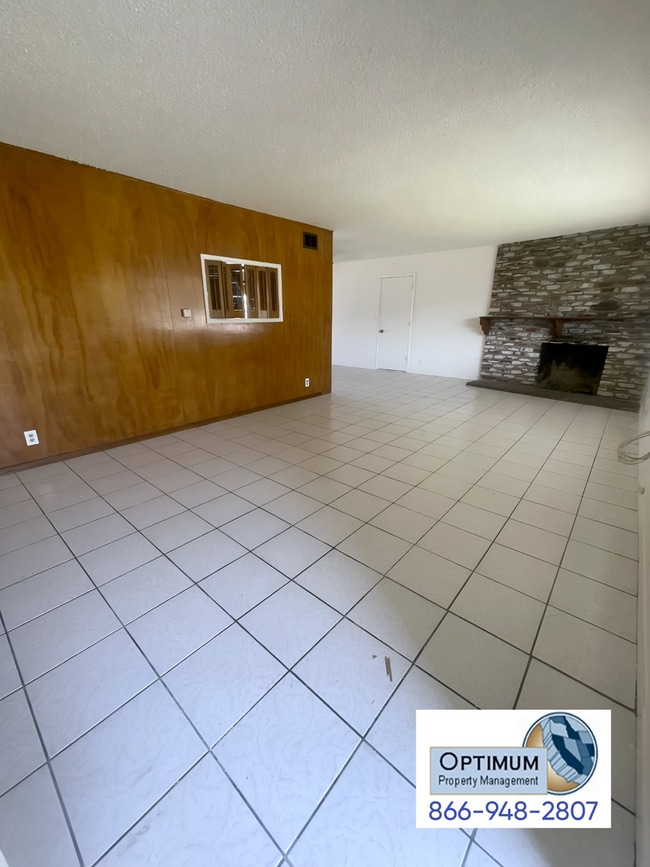 Building Photo - Summer-Ready Pool Home in Pomona