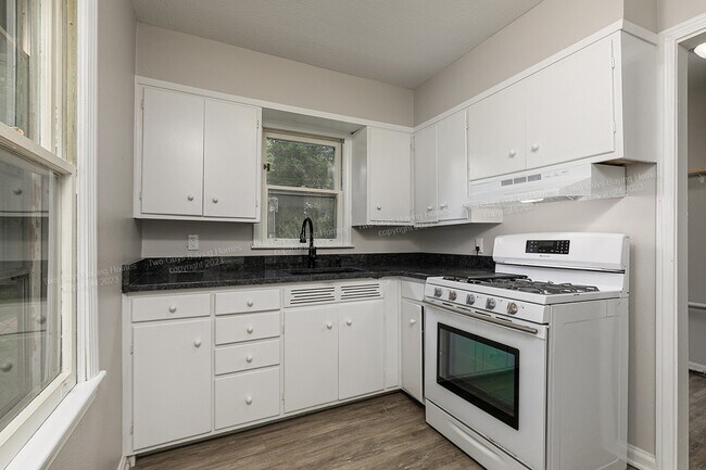 Building Photo - 1511 W Hamilton St
