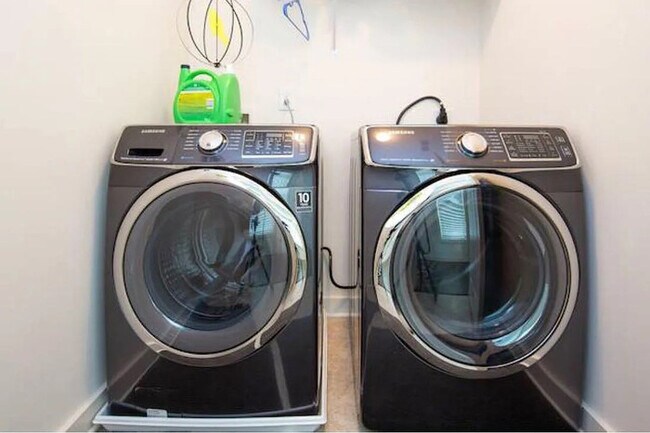 Foto del edificio - 2661 Telfair Dr