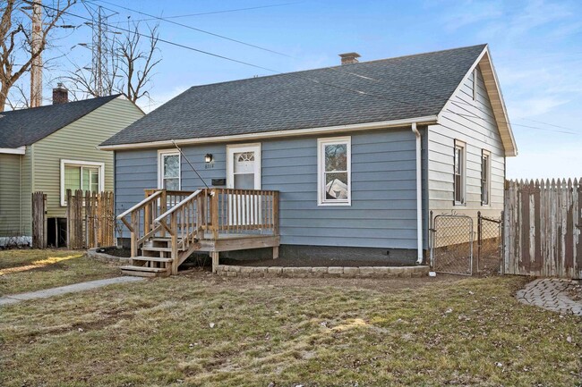 Building Photo - 2BD/1BA Home In Highland IN
