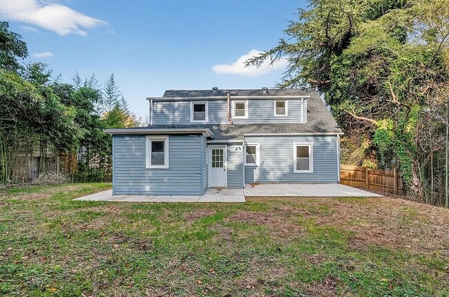 Building Photo - 326 Westhampton Ave