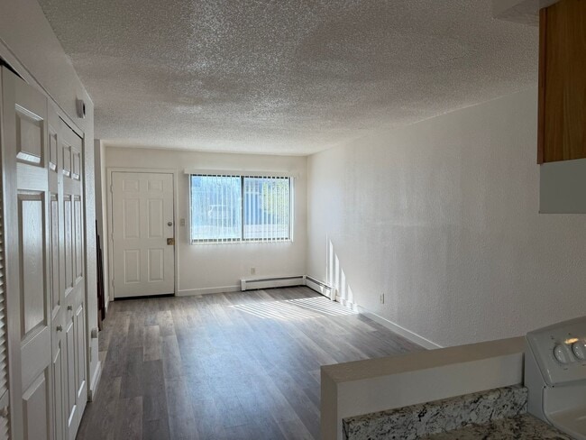 Building Photo - 460 Topaz Dr