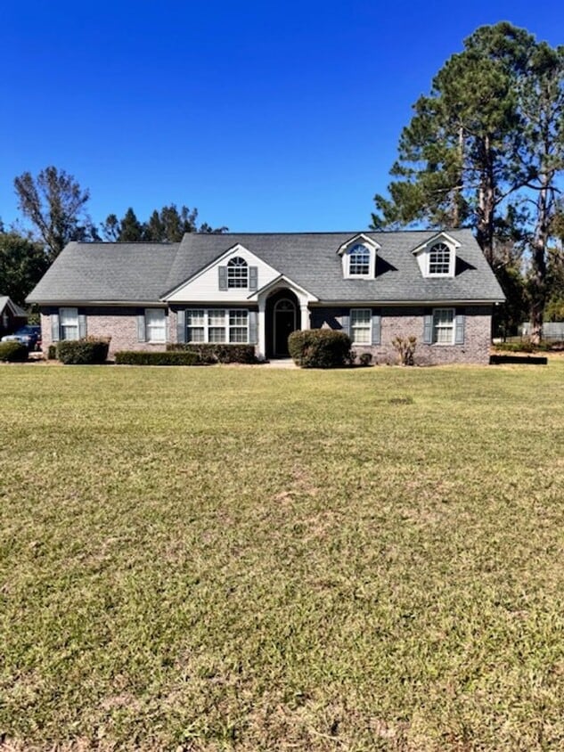 Building Photo - FOR RENT