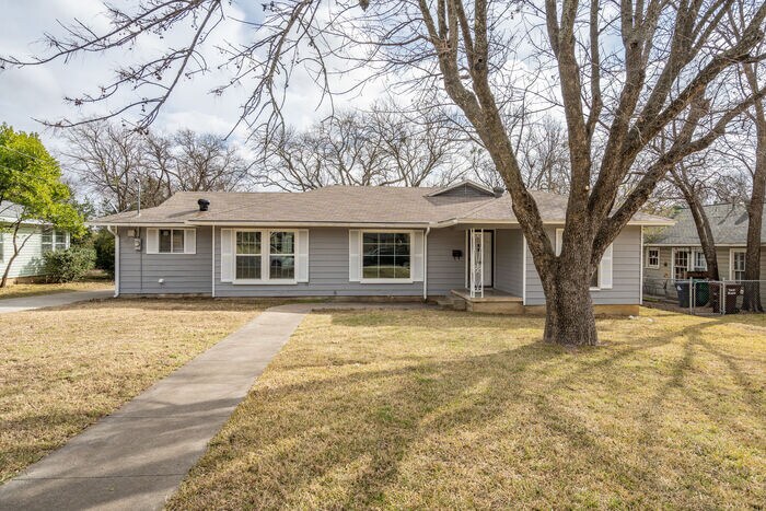 Foto principal - 606 Hillcrest St