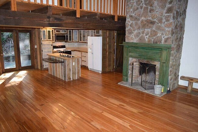Foto del edificio - Sugar Mountain Cabin Home! Large, Finished Basement!