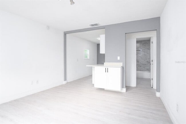 Building Photo - 519 Williams St