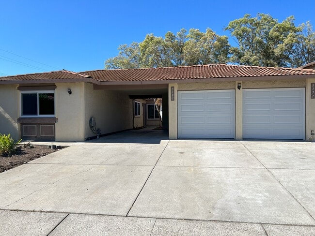 Front View of duplex - 5181 Oxbow Ct