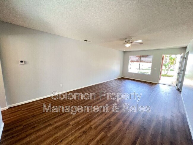 Foto del edificio - 4748 Sunny Hills Rd