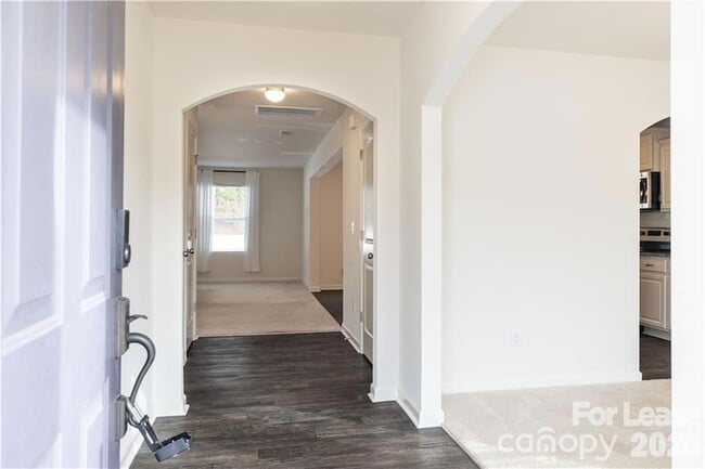 Building Photo - 824 Yorkshire Dr