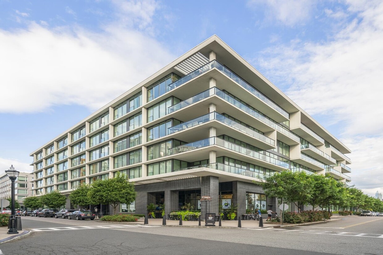 Primary Photo - 1200 AVENUE AT Port