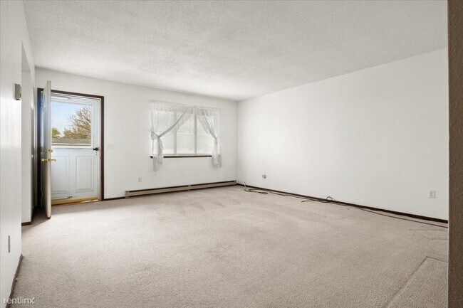 Building Photo - 3 br, 1.5 bath House - 315 Sentry Hill Road