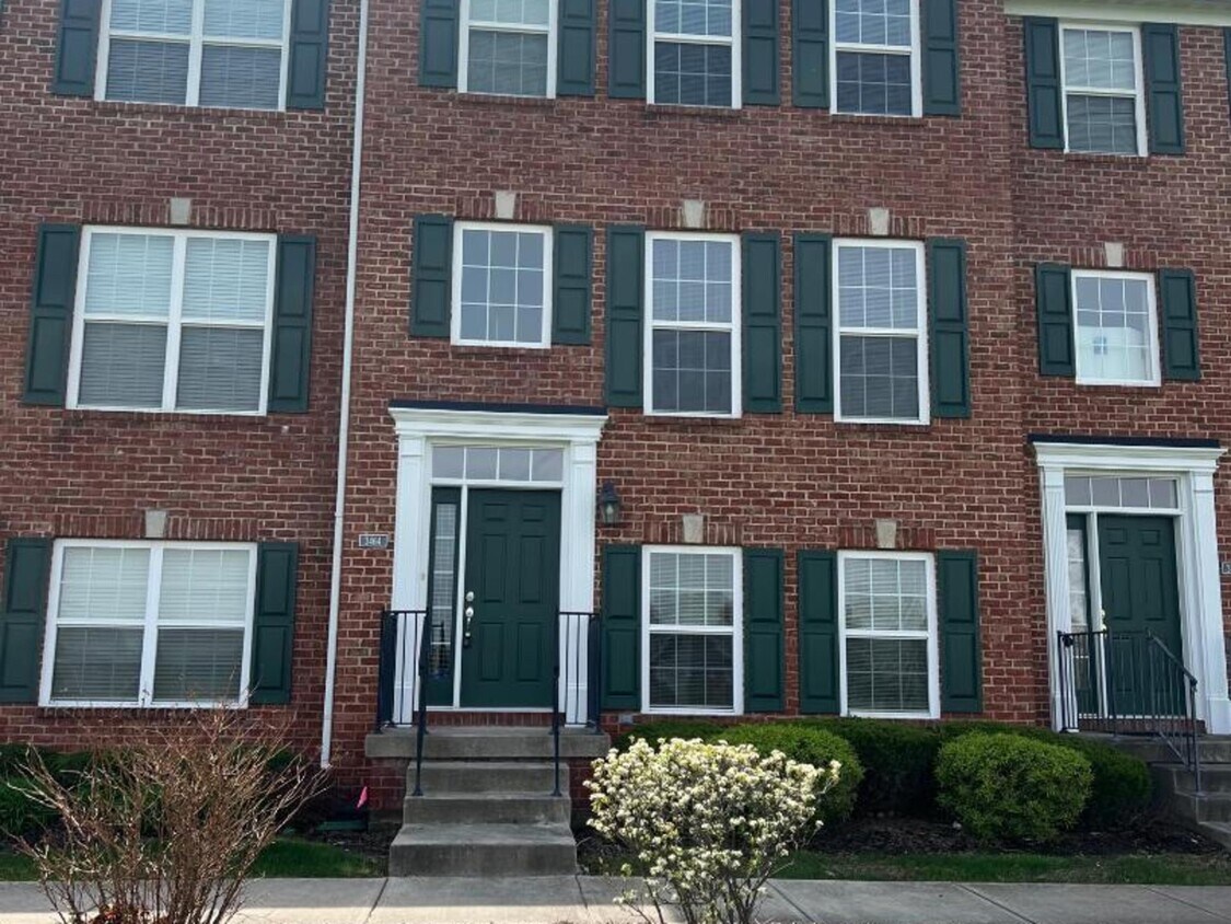 Primary Photo - 3464 N Golden Gate Dr