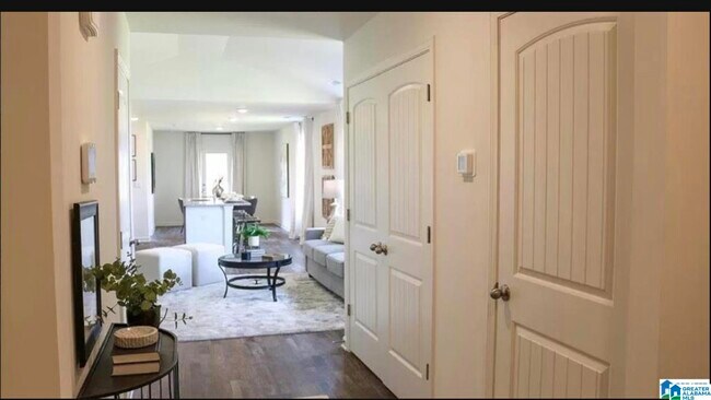 Foto del edificio - 6585 Creek Cir