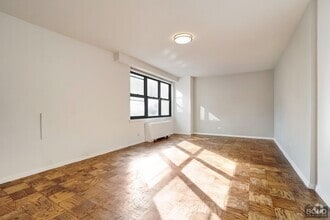 Building Photo - 240 E 82nd St