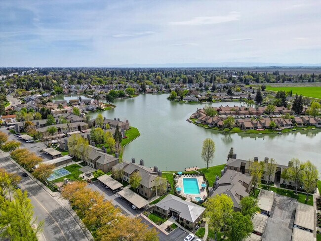 Foto del edificio - Lakeview Village