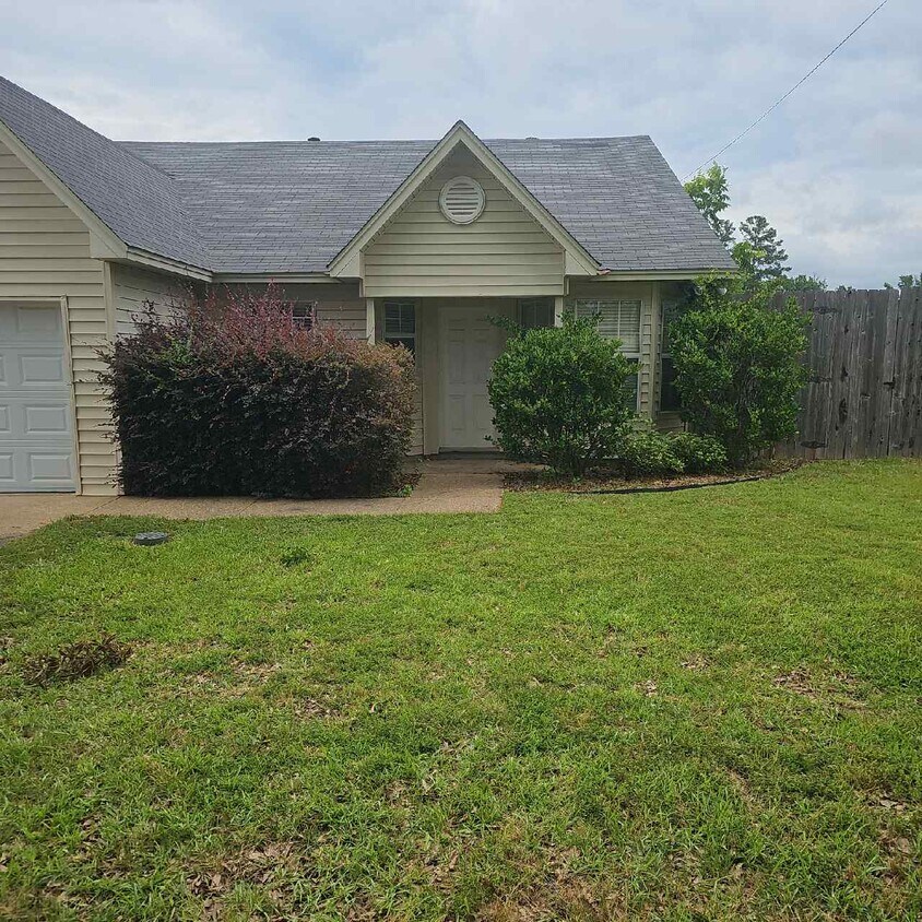 Primary Photo - 1490 W Kentucky Ave