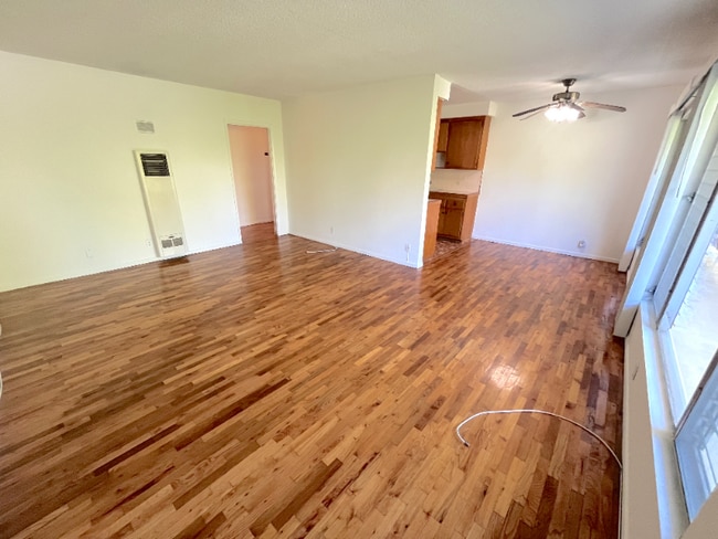Building Photo - 807 3rd St