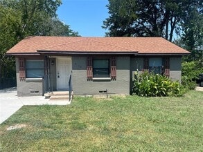 Building Photo - 1321 Woodcrest Dr