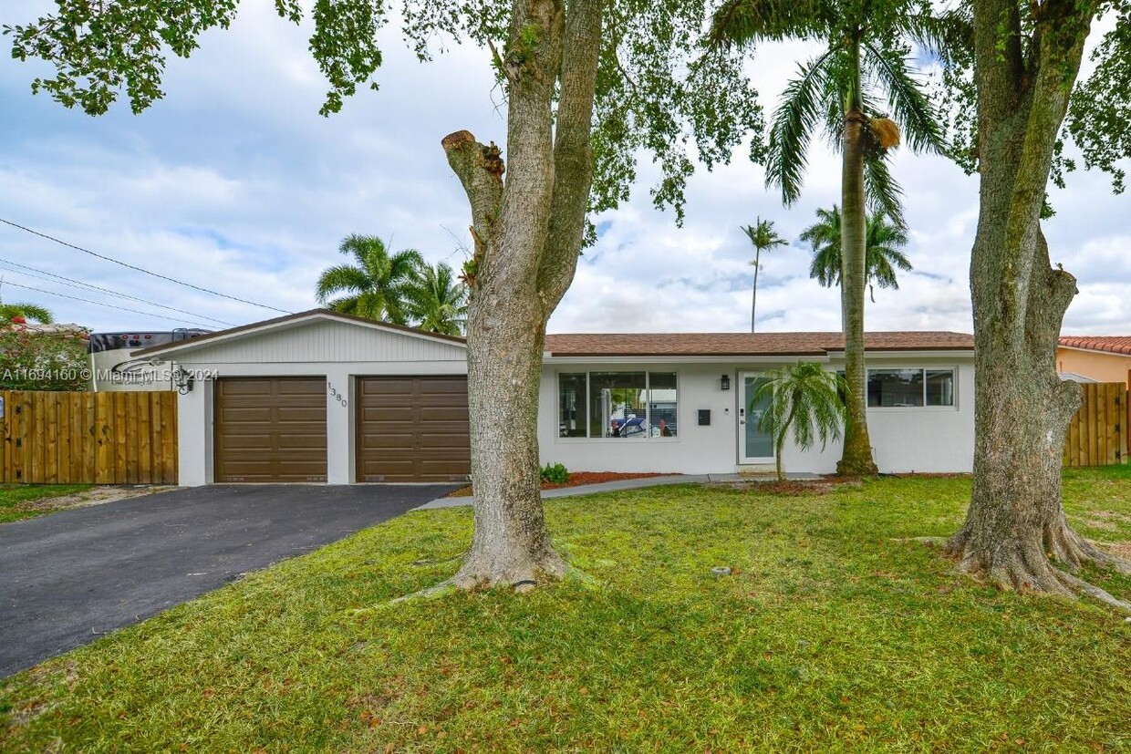 Foto principal - 1380 SW 56th Ave