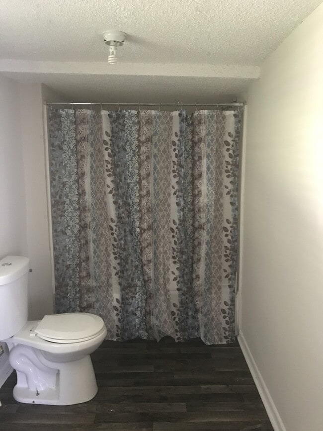 Foto del edificio - SPACIOUS 2 Bed House w/ detached garage storage area! DEPOSIT-FREE Renting option thru OBLIGO! De...