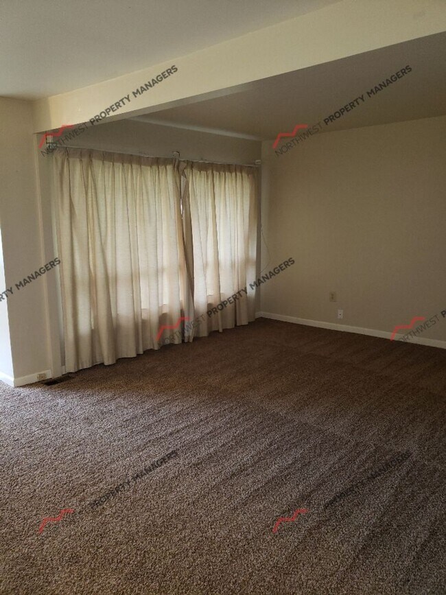 Foto del edificio - STATUS: AVAILABLE | R122 | $1895