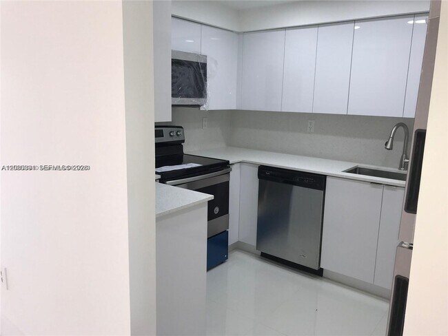 Foto del edificio - 200 178th Dr