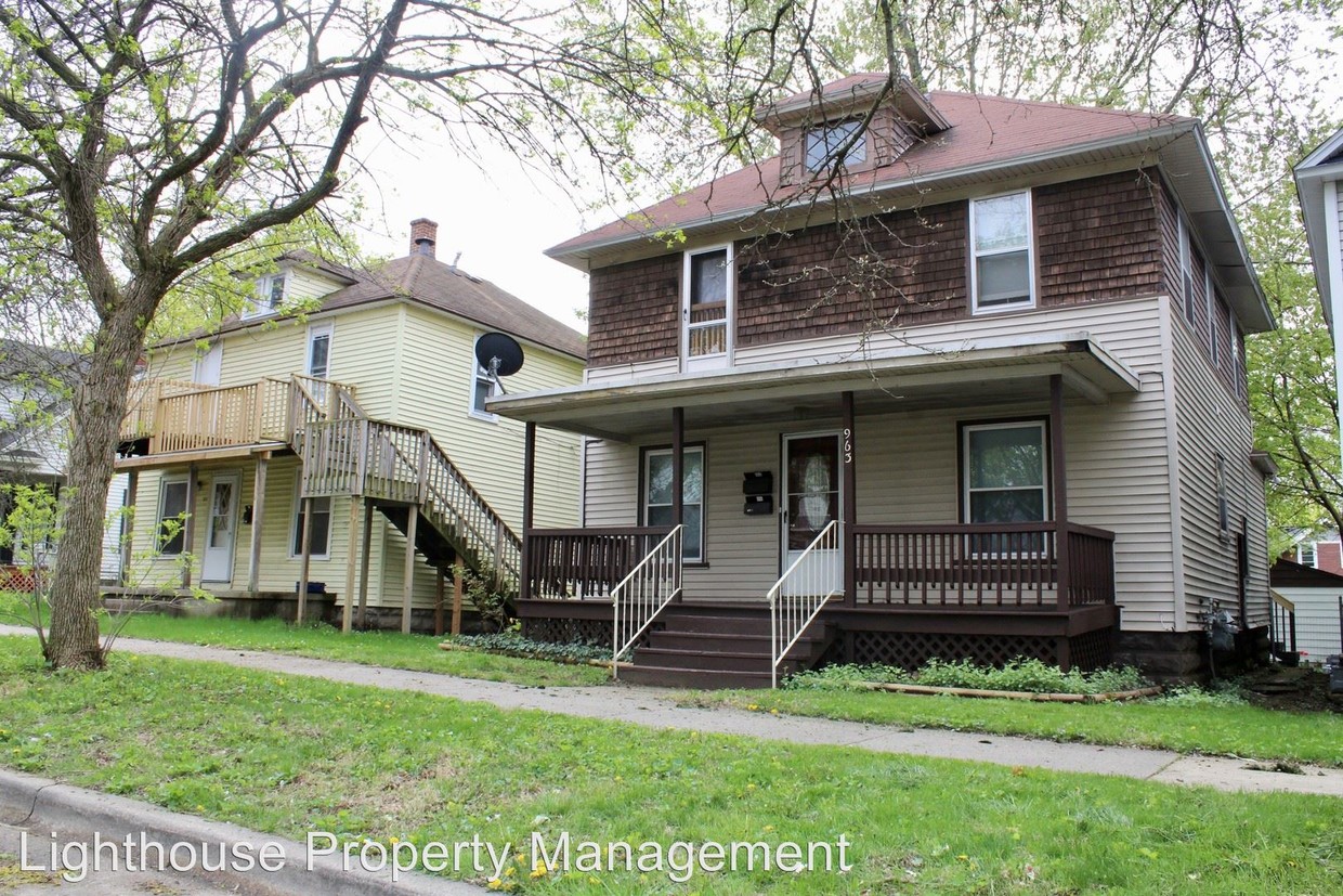 Primary Photo - 963 Pine Ave NW