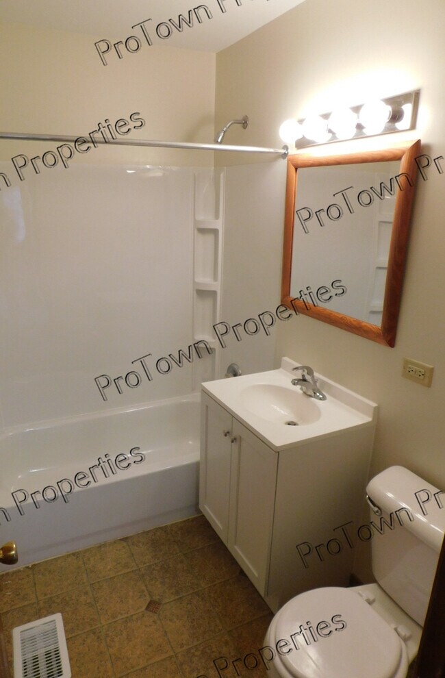 Foto del edificio - 208 Louis Rd