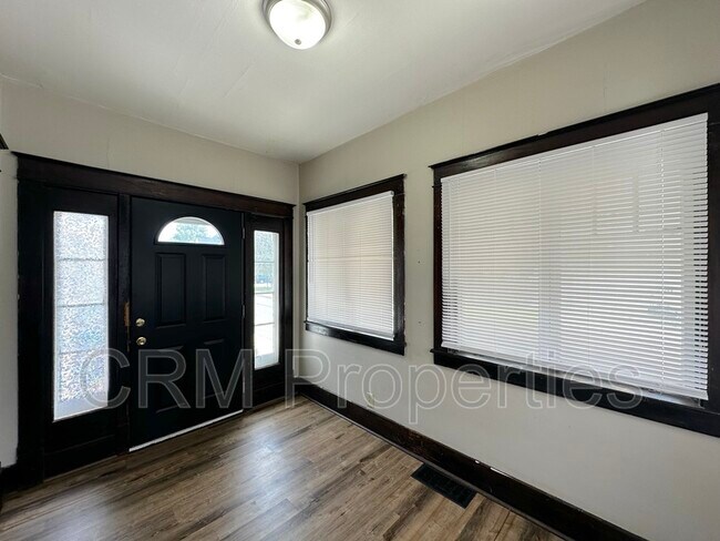 Foto del edificio - 310 N Lindsay St