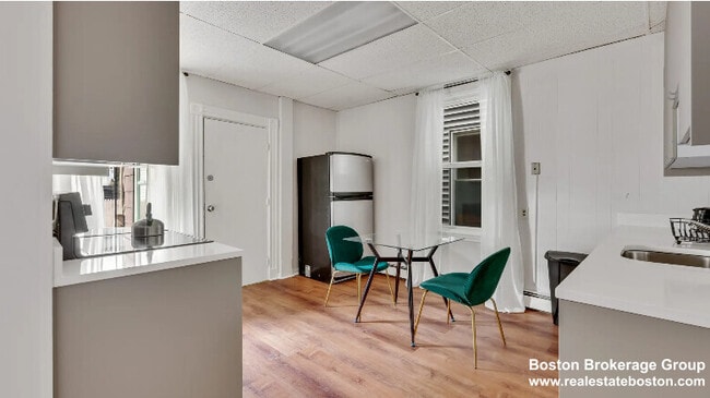 Foto del edificio - 823 Dorchester Ave