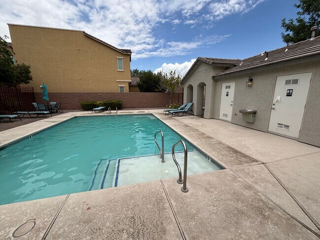 Foto del edificio - Elegant 3Bed/3Bath Home with Loft in the P...