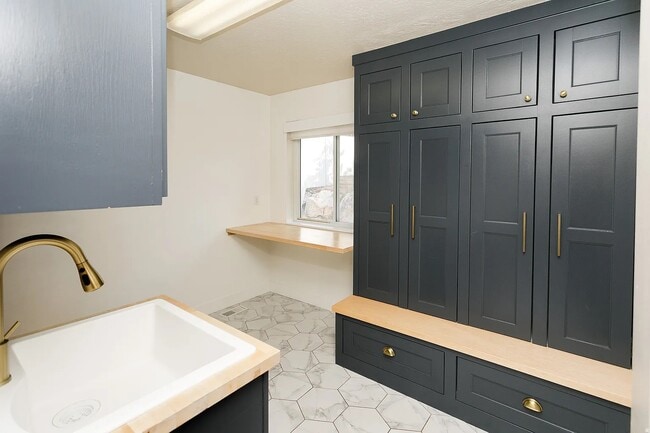 Building Photo - 1306 Thornfield Rd