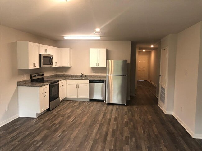 Building Photo - 2048 3rd St