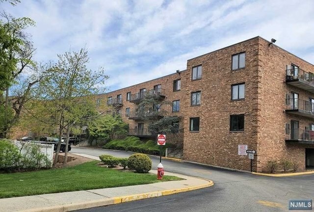 Primary Photo - 99 Teaneck Rd
