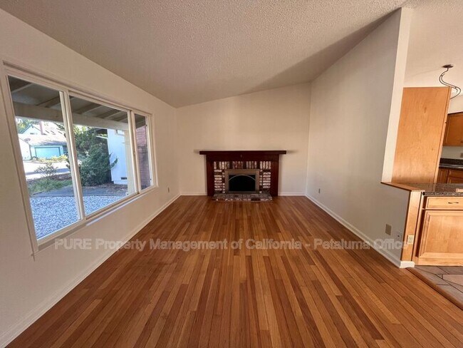 Building Photo - 1447 Quail Dr