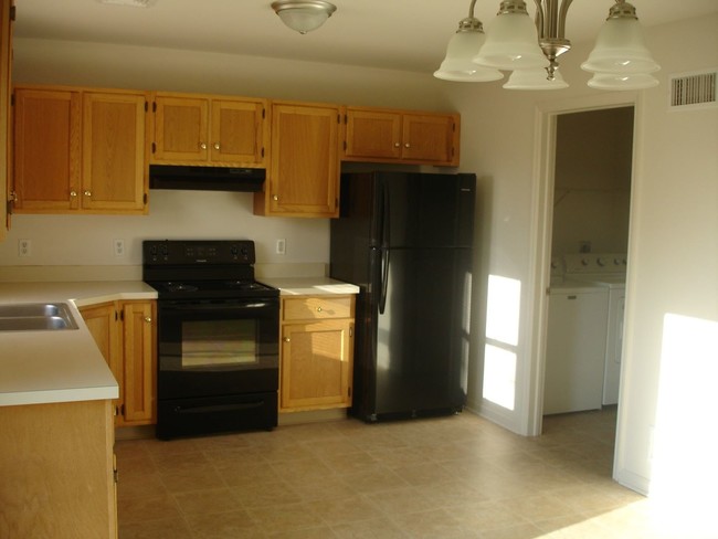 Building Photo - 18-32 S Whisper Ln