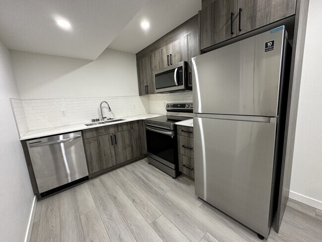 Photo du bâtiment - 17931-17960 60 St NW