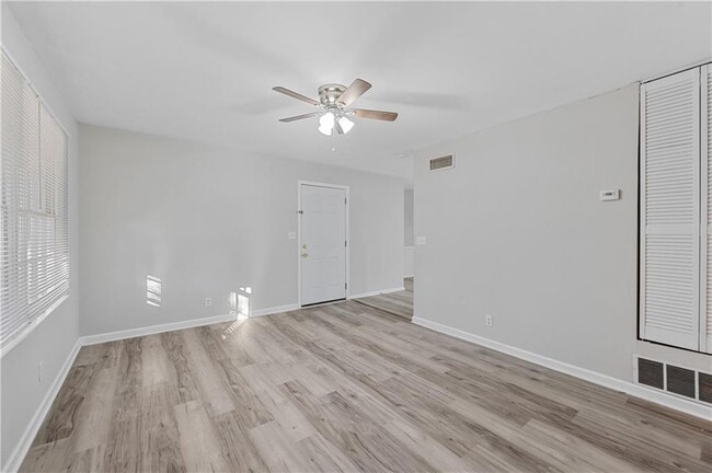 Building Photo - 2382 Peachwood Cir NE