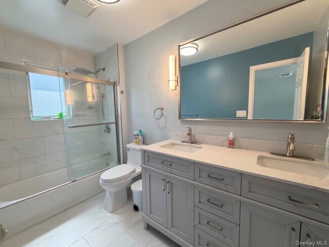 Foto del edificio - 8 Tree Hollow Ln