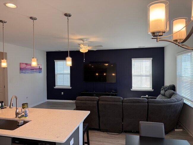 Foto del edificio - 48 Garden Row Dr S