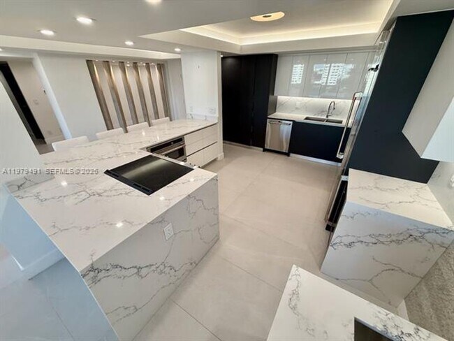 Foto del edificio - 900 Bay Dr