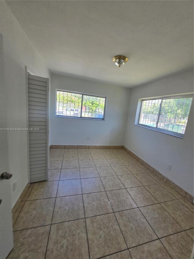 Foto del edificio - 3110 NW 19th Ave