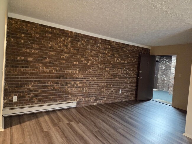 Building Photo - 20-32 Church St - 32-9