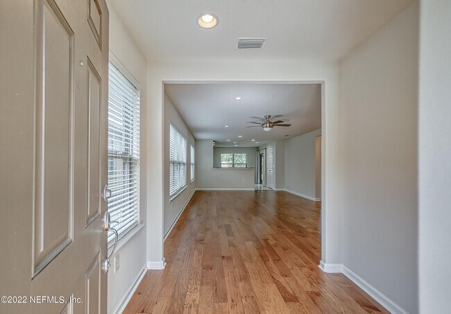 Foto del edificio - 243 Hawks Harbor Rd