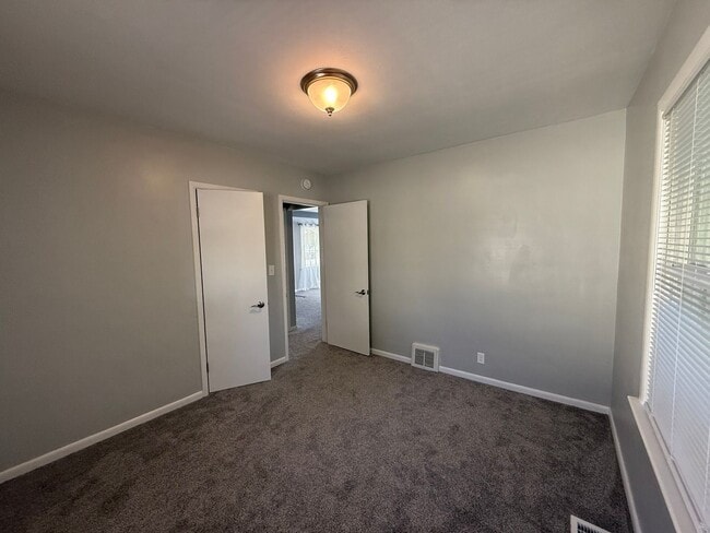 Building Photo - Beautifully Updated 2 Bed, 1 Bath Home for Rent – Great Location Near US-131
