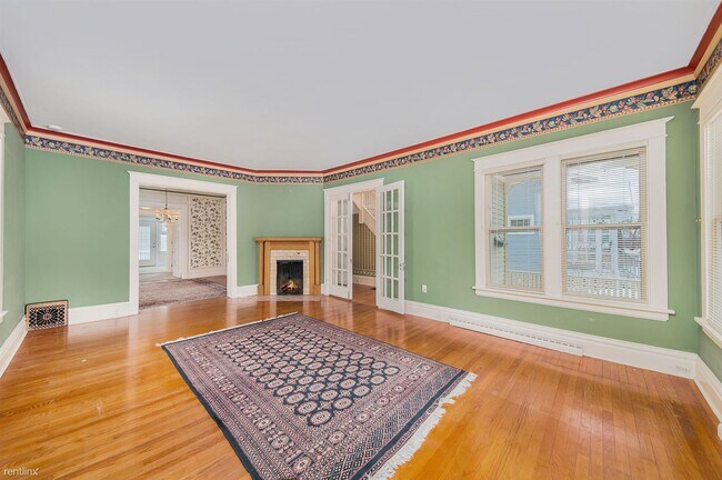 Foto del edificio - 3 br, 1.5 bath House - 1018 Wheaton Ave