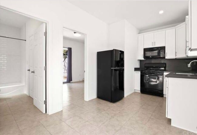 Building Photo - Charming 1 Bed / 1 Bath ADU with Private Patio in Prime Sylmar Location