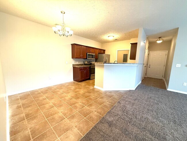 Foto del edificio - 9400 Clubview Dr