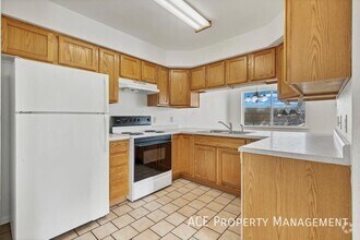Building Photo - 720 Mallow St